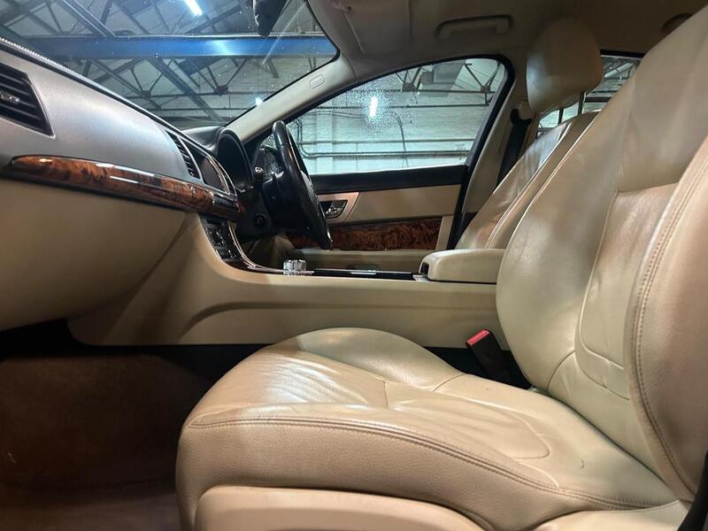 JAGUAR XF 3.0 d V6 Luxury  2014
