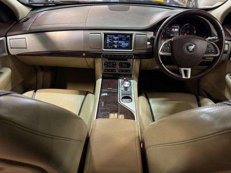 JAGUAR XF 2.2 d Portfolio 2015