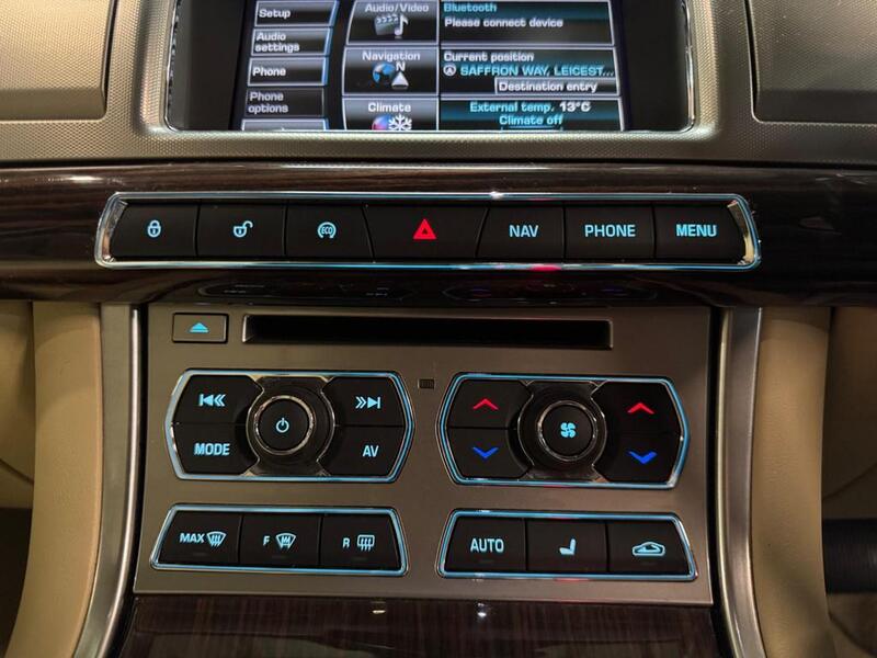JAGUAR XF 2.2 d Portfolio 2015
