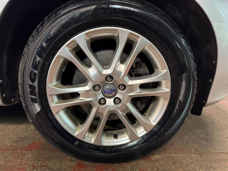 VOLVO XC60 2.0 D4 SE Lux 2013