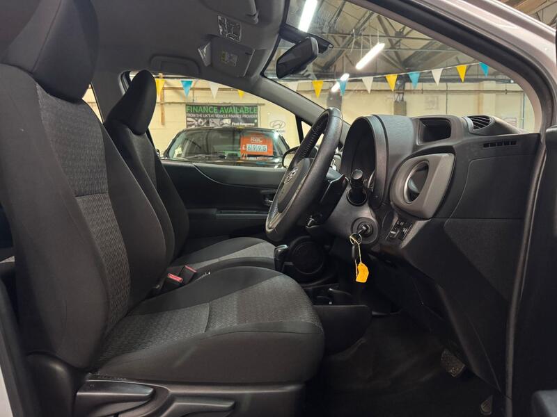 TOYOTA YARIS 1.3 Dual VVT-i Icon Plus 2014