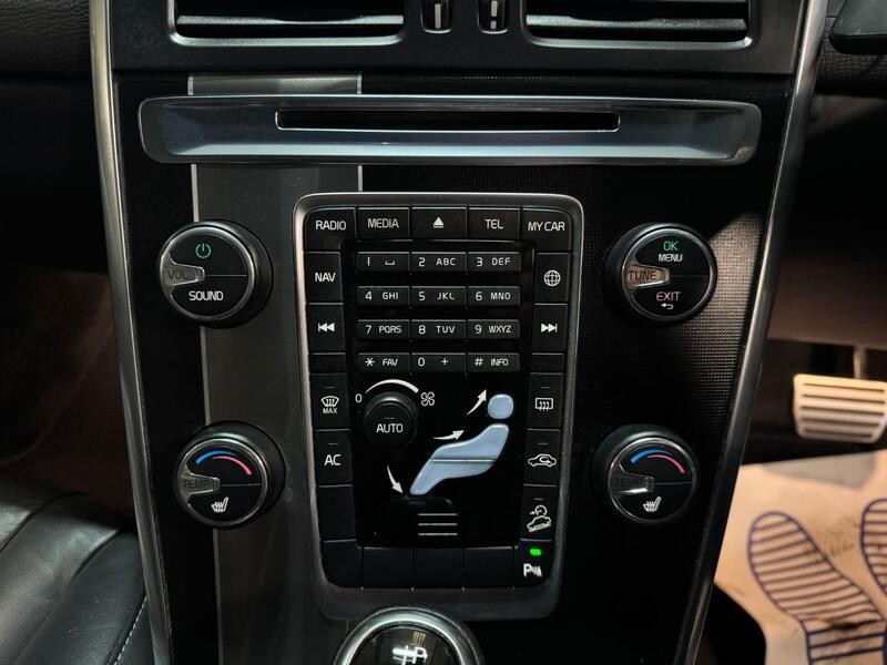 VOLVO XC60 2.4 D4 R-Design Lux Nav 2014