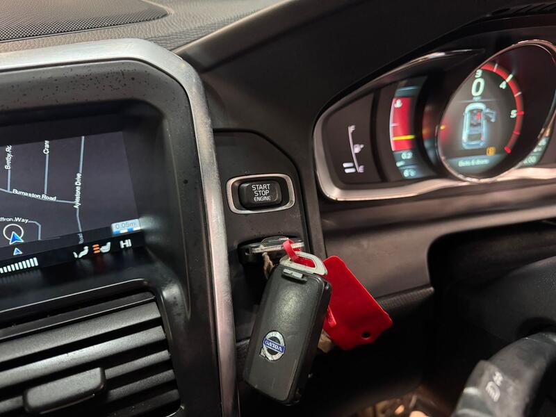VOLVO XC60 2.4 D4 R-Design Lux Nav 2014