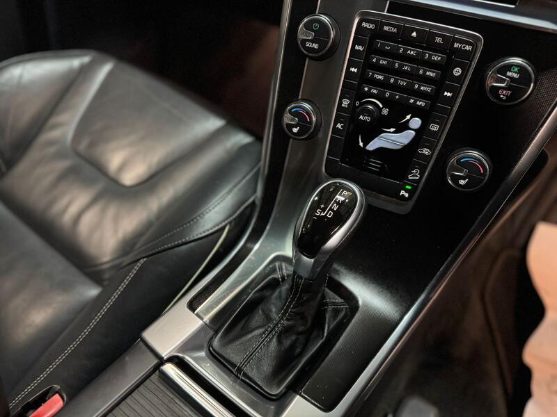 VOLVO XC60 2.4 D4 R-Design Lux Nav 2014