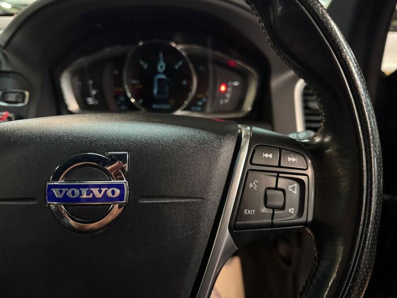 VOLVO XC60 2.4 D4 R-Design Lux Nav 2014