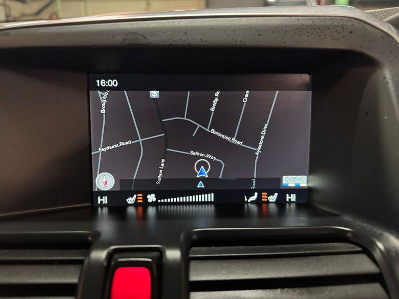 VOLVO XC60 2.4 D4 R-Design Lux Nav 2014