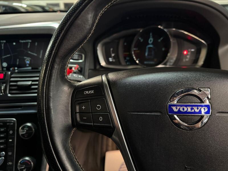 VOLVO XC60 2.4 D4 R-Design Lux Nav 2014