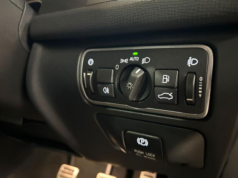 VOLVO XC60 2.0 D4 R-Design 2014
