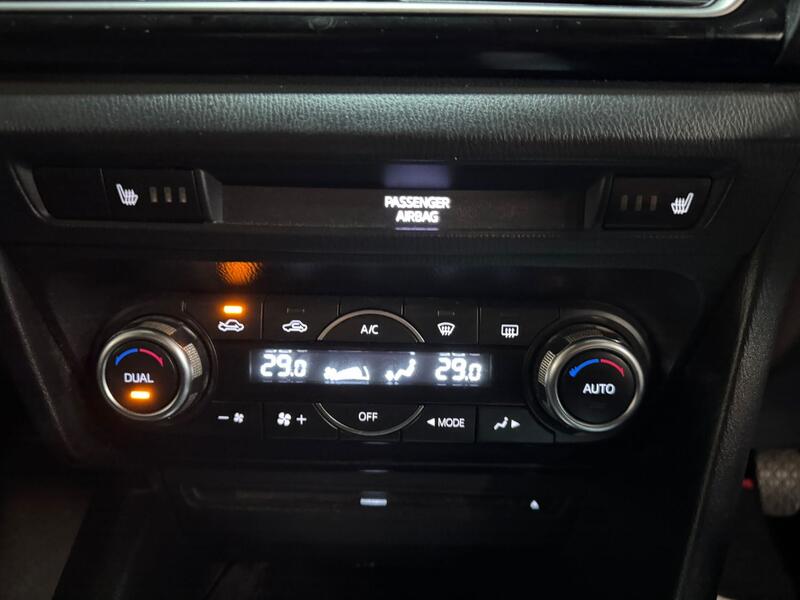 MAZDA MAZDA3 2.0 SKYACTIV-G Sport Black 2016
