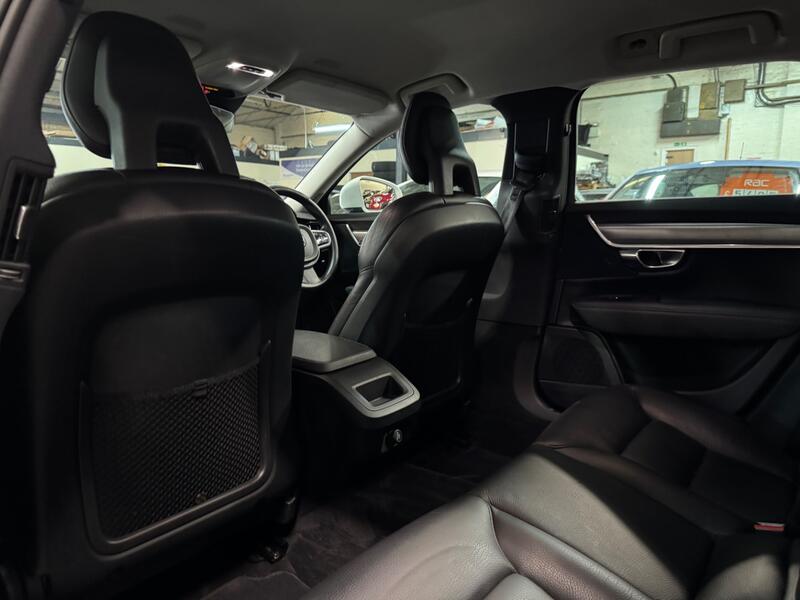 VOLVO V90 2.0 Momentum Plus D4 2016