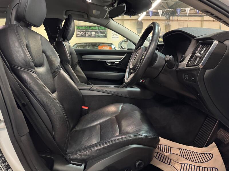 VOLVO V90 2.0 Momentum Plus D4 2016