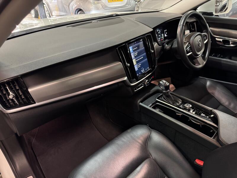 VOLVO V90 2.0 Momentum Plus D4 2016
