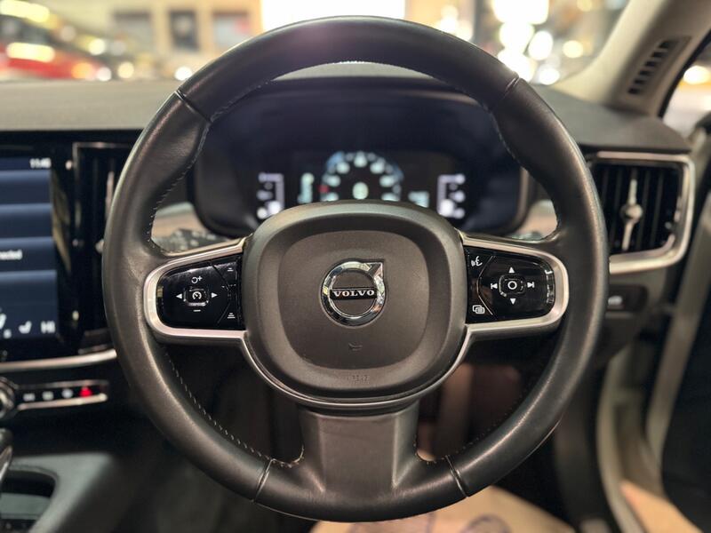 VOLVO V90 2.0 Momentum Plus D4 2016