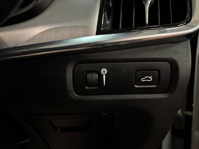VOLVO V90 2.0 Momentum Plus D4 2016