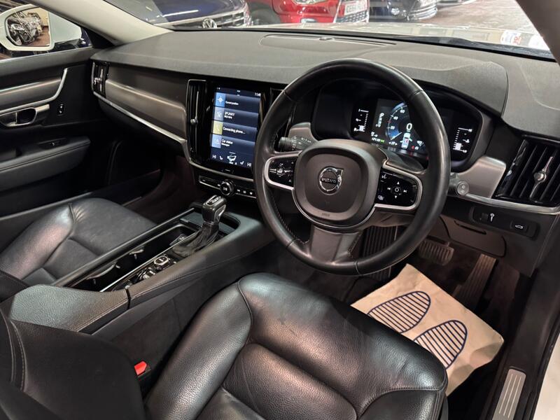 VOLVO V90 2.0 Momentum Plus D4 2016