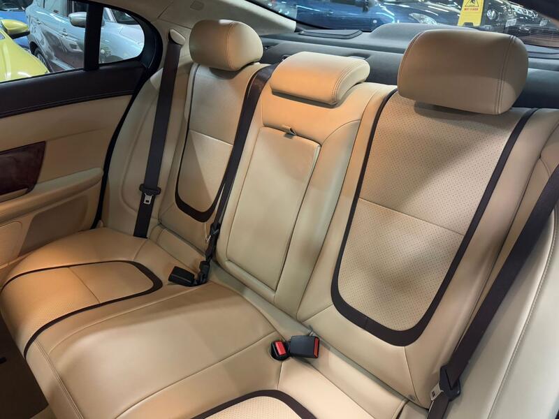 JAGUAR XF 2.2 d Portfolio 2012