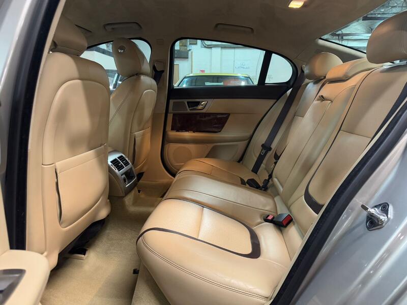 JAGUAR XF 2.2 d Portfolio 2012