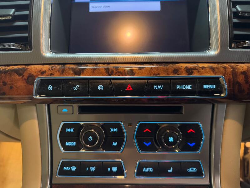 JAGUAR XF 2.2 d Portfolio 2012