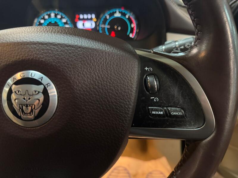JAGUAR XF 2.2 d Portfolio 2012