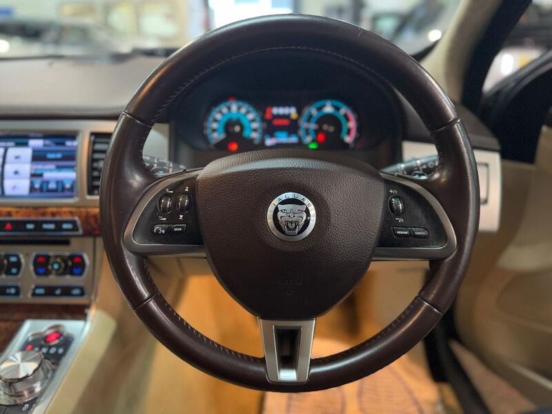 JAGUAR XF 2.2 d Portfolio 2012