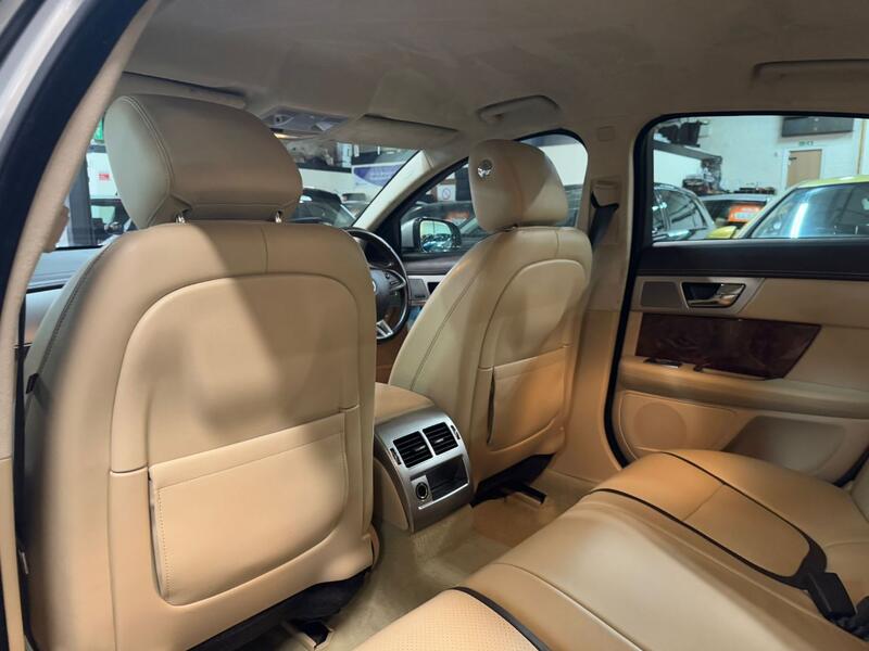 JAGUAR XF 2.2 d Portfolio 2012