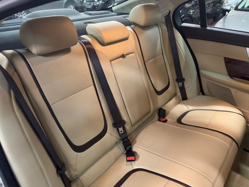 JAGUAR XF 2.2 d Portfolio 2012