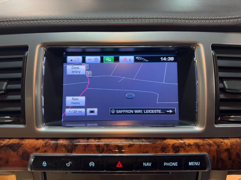 JAGUAR XF 2.2 d Portfolio 2012