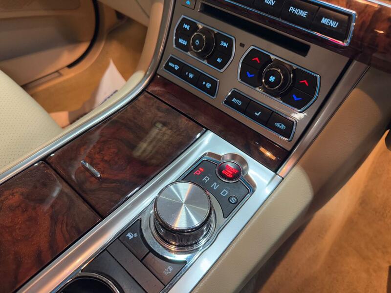 JAGUAR XF 2.2 d Portfolio 2012