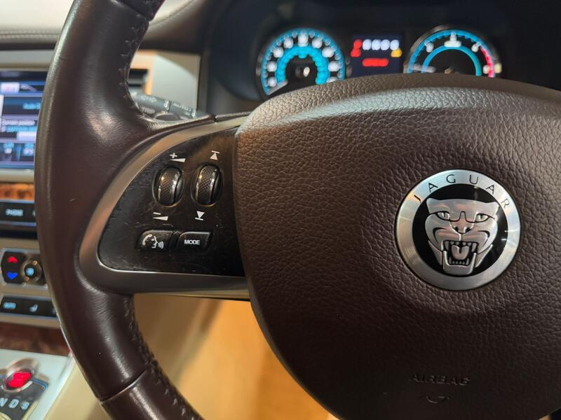 JAGUAR XF 2.2 d Portfolio 2012