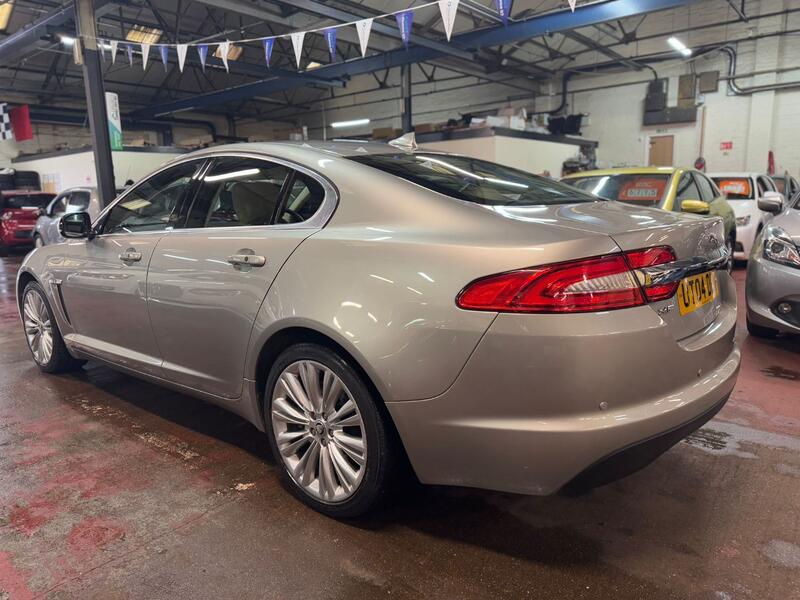 JAGUAR XF 2.2 d Portfolio 2012