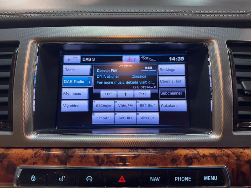 JAGUAR XF 2.2 d Portfolio 2012