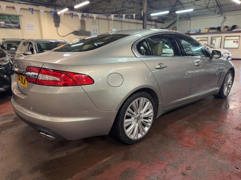 JAGUAR XF 2.2 d Portfolio 2012