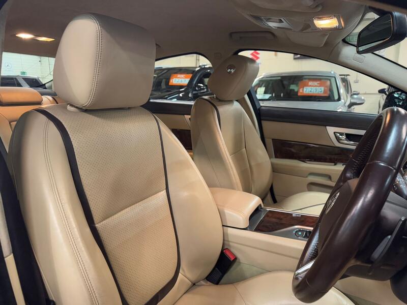 JAGUAR XF 2.2 d Portfolio 2012