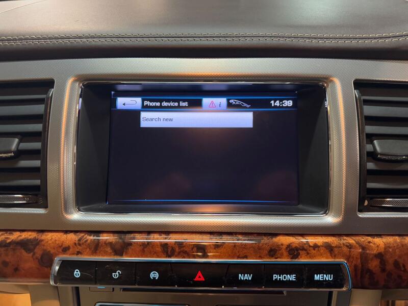 JAGUAR XF 2.2 d Portfolio 2012