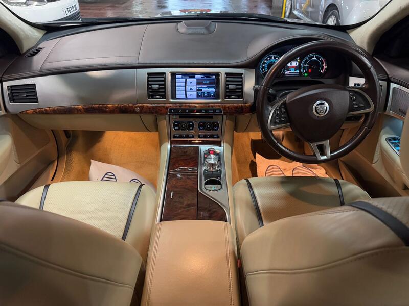 JAGUAR XF 2.2 d Portfolio 2012