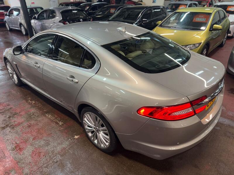 JAGUAR XF 2.2 d Portfolio 2012