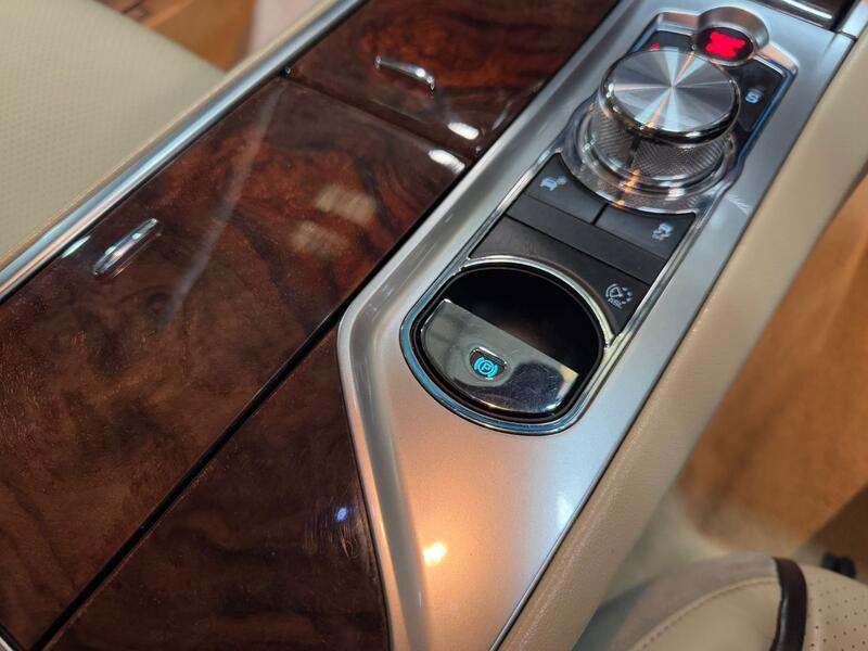 JAGUAR XF 2.2 d Portfolio 2012