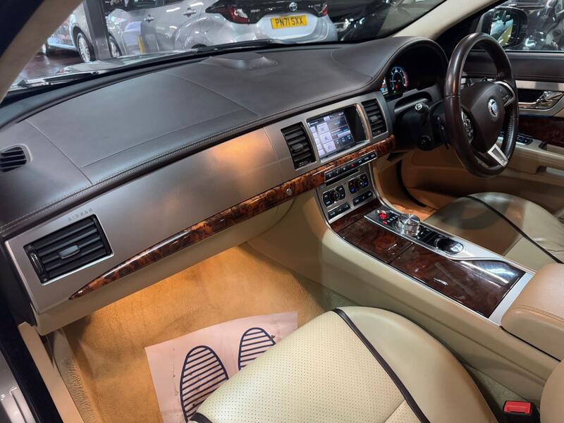 JAGUAR XF 2.2 d Portfolio 2012