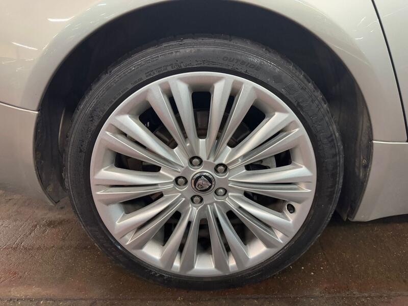 JAGUAR XF 2.2 d Portfolio 2012