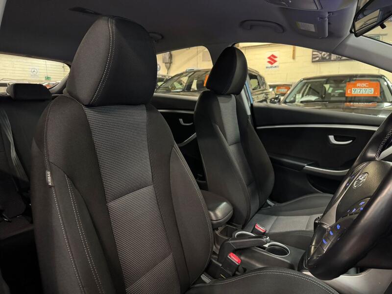 HYUNDAI I30 1.6 CRDi Blue Drive Active 2013