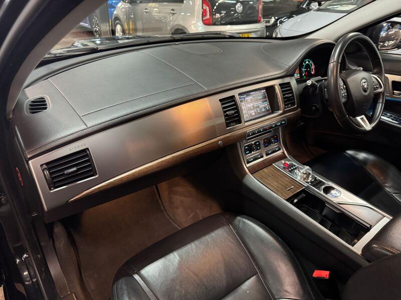 JAGUAR XF 2.2 d Luxury 2015