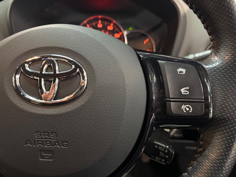 TOYOTA YARIS 1.3 Dual VVT-i Design 2016
