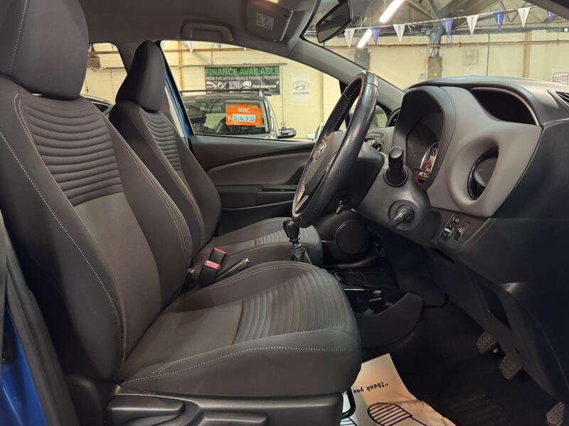 TOYOTA YARIS 1.3 Dual VVT-i Design 2016