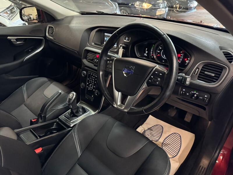 VOLVO V40 1.6 T3 SE 2013