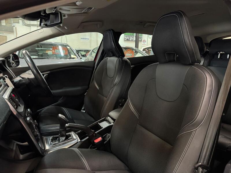 VOLVO V40 1.6 T3 SE 2013