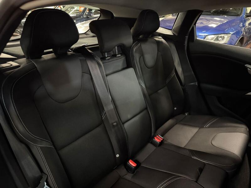 VOLVO V40 1.6 T3 SE 2013