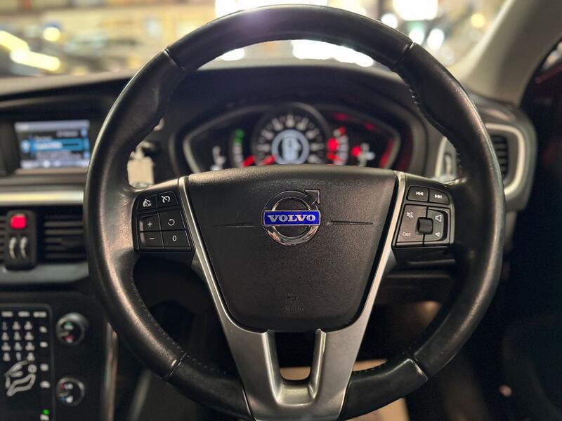 VOLVO V40 1.6 T3 SE 2013