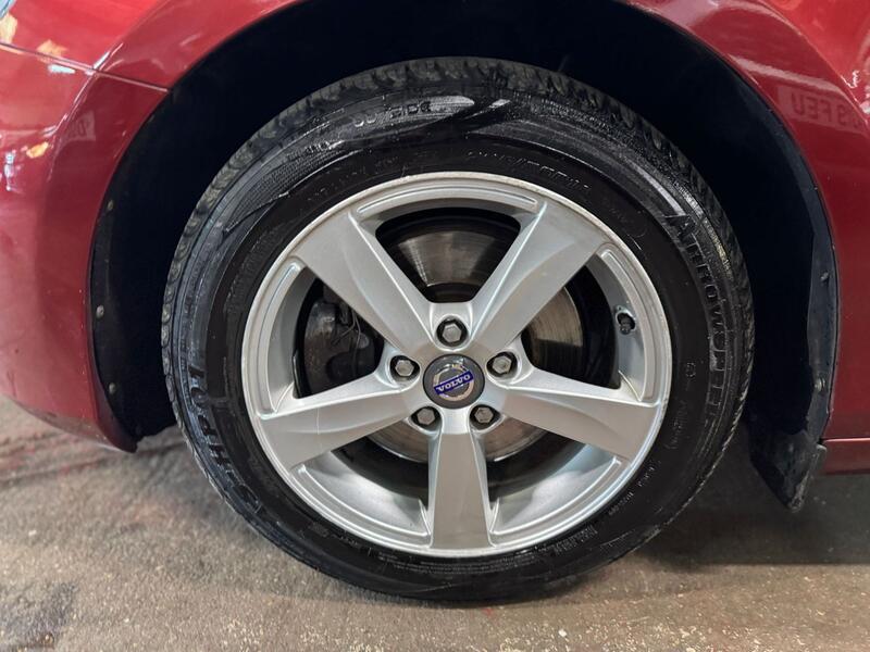 VOLVO V40 1.6 T3 SE 2013