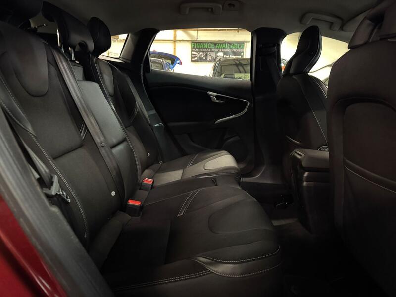 VOLVO V40 1.6 T3 SE 2013