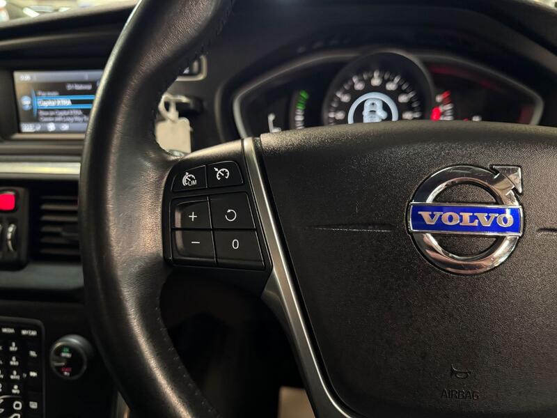 VOLVO V40 1.6 T3 SE 2013